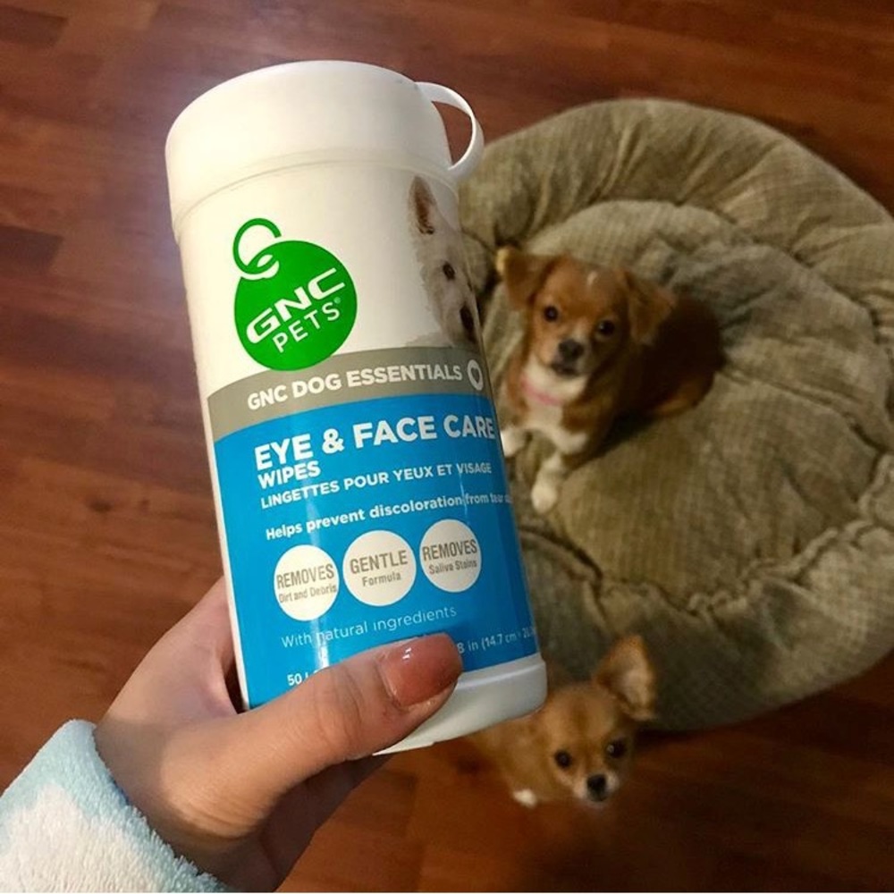 Pet facial wipes